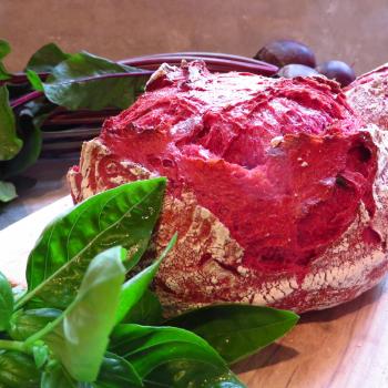 JZB-1-TB Sourdough bread with beetroot and basil leafs first overview